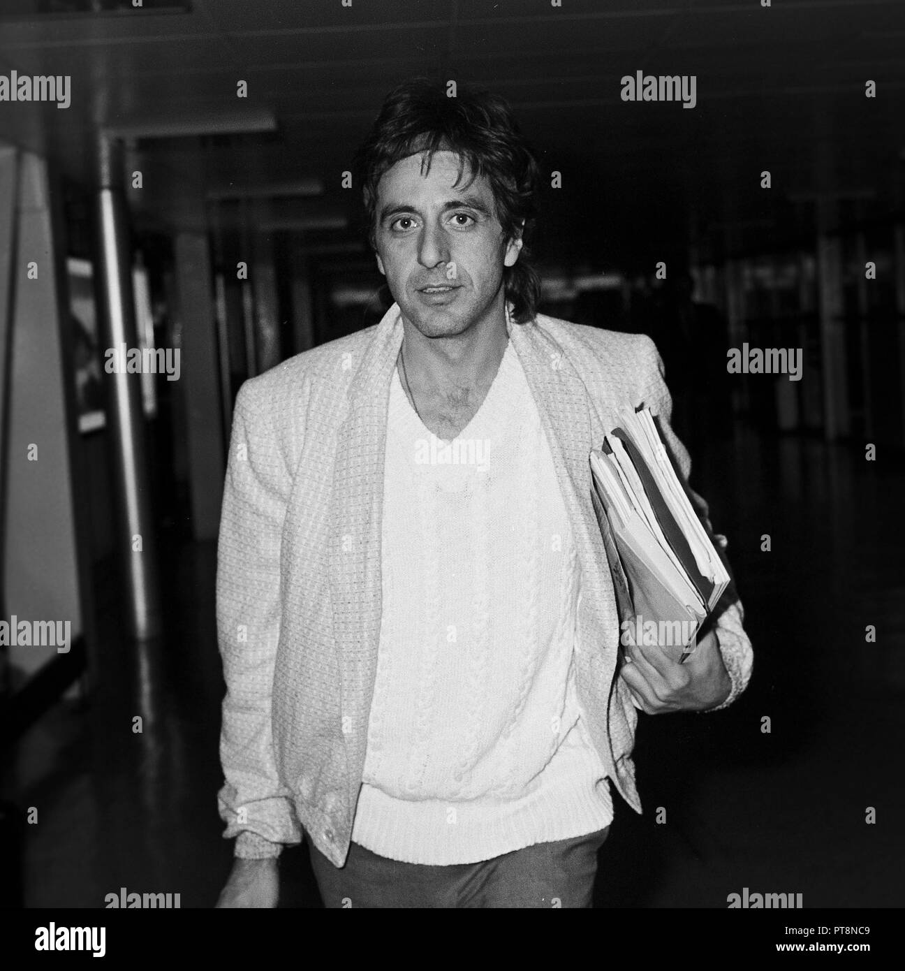 L'acteur américain Al Pacino arrivant à l'aéroport d'Heathrow en avril 1985. Banque D'Images