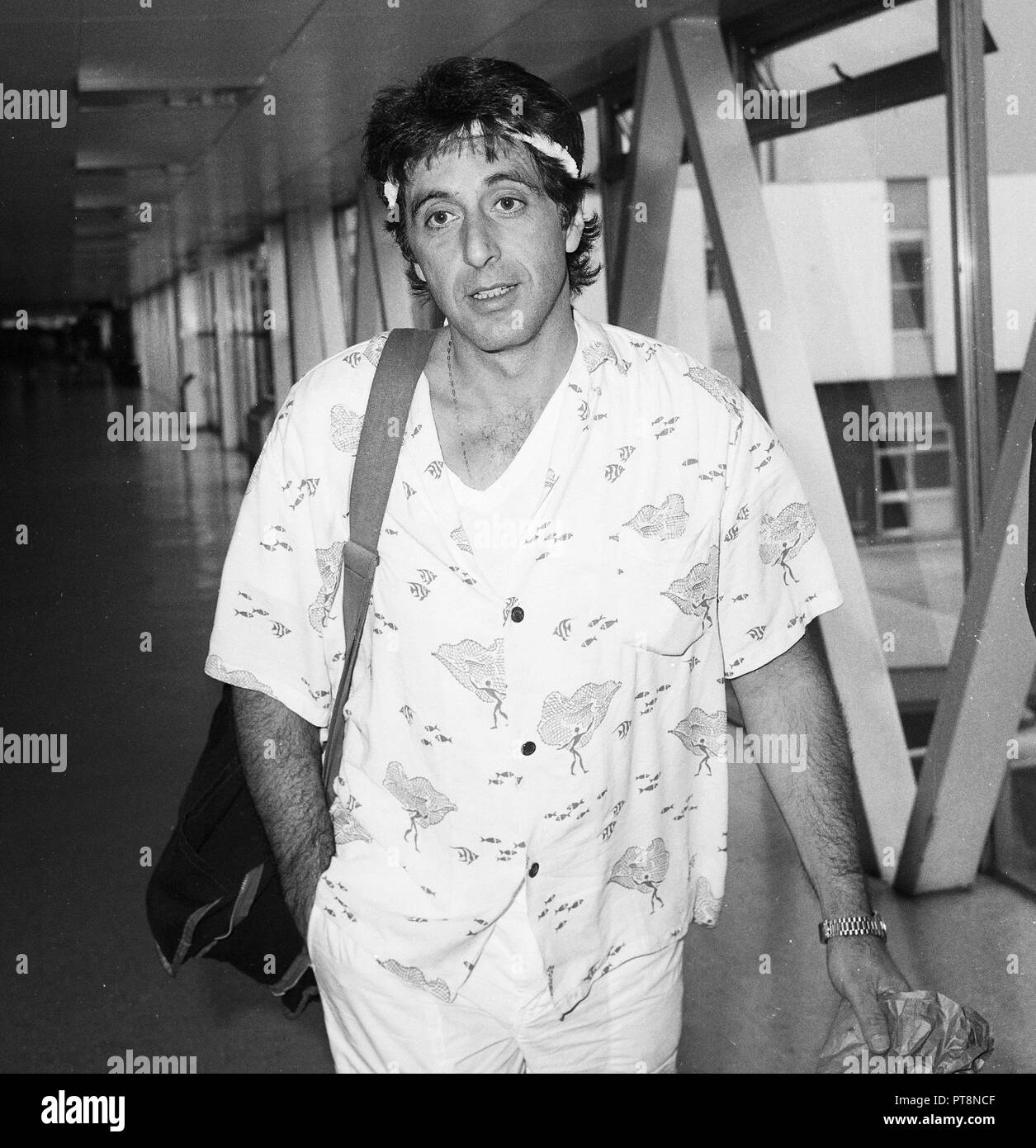 Oscar gagnant américain Al Pacino acteur arrivant en Concorde à l'aéroport d'Heathrow Août 1984 Banque D'Images