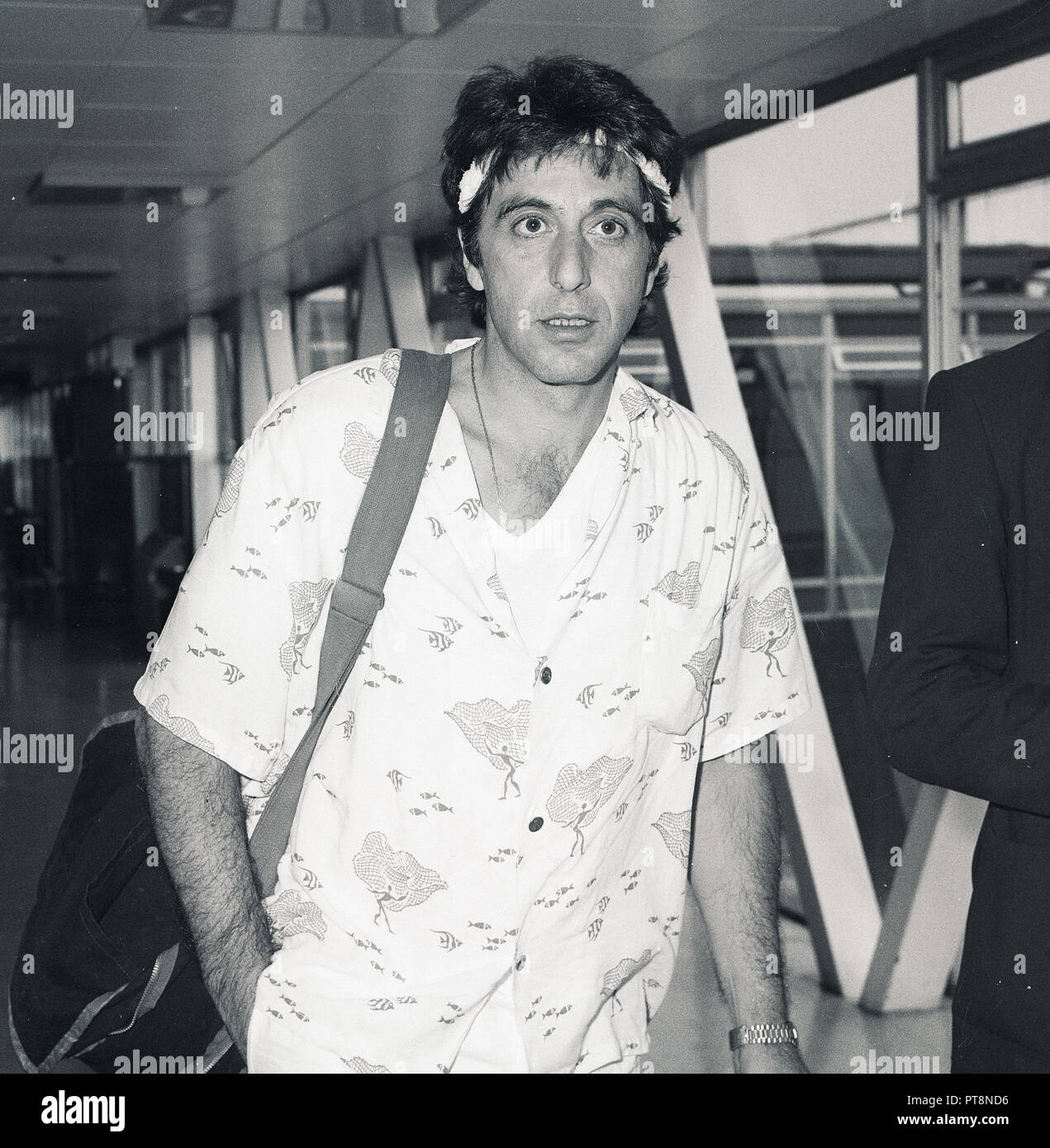 Oscar gagnant américain Al Pacino acteur arrivant en Concorde à l'aéroport d'Heathrow Août 1984 Banque D'Images