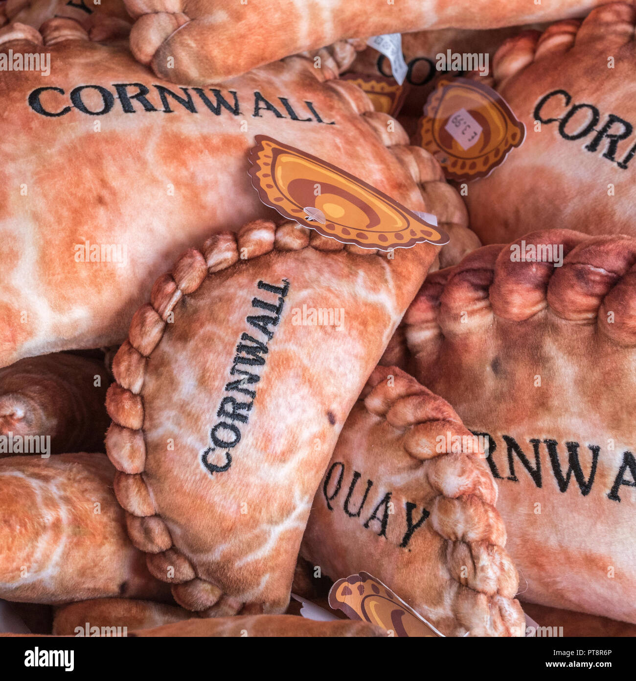 Souvenirs de feutre mou Cornish Newquay dans une boutique de souvenirs. Maison de vacances concept de Cornwall, de souvenirs. Banque D'Images