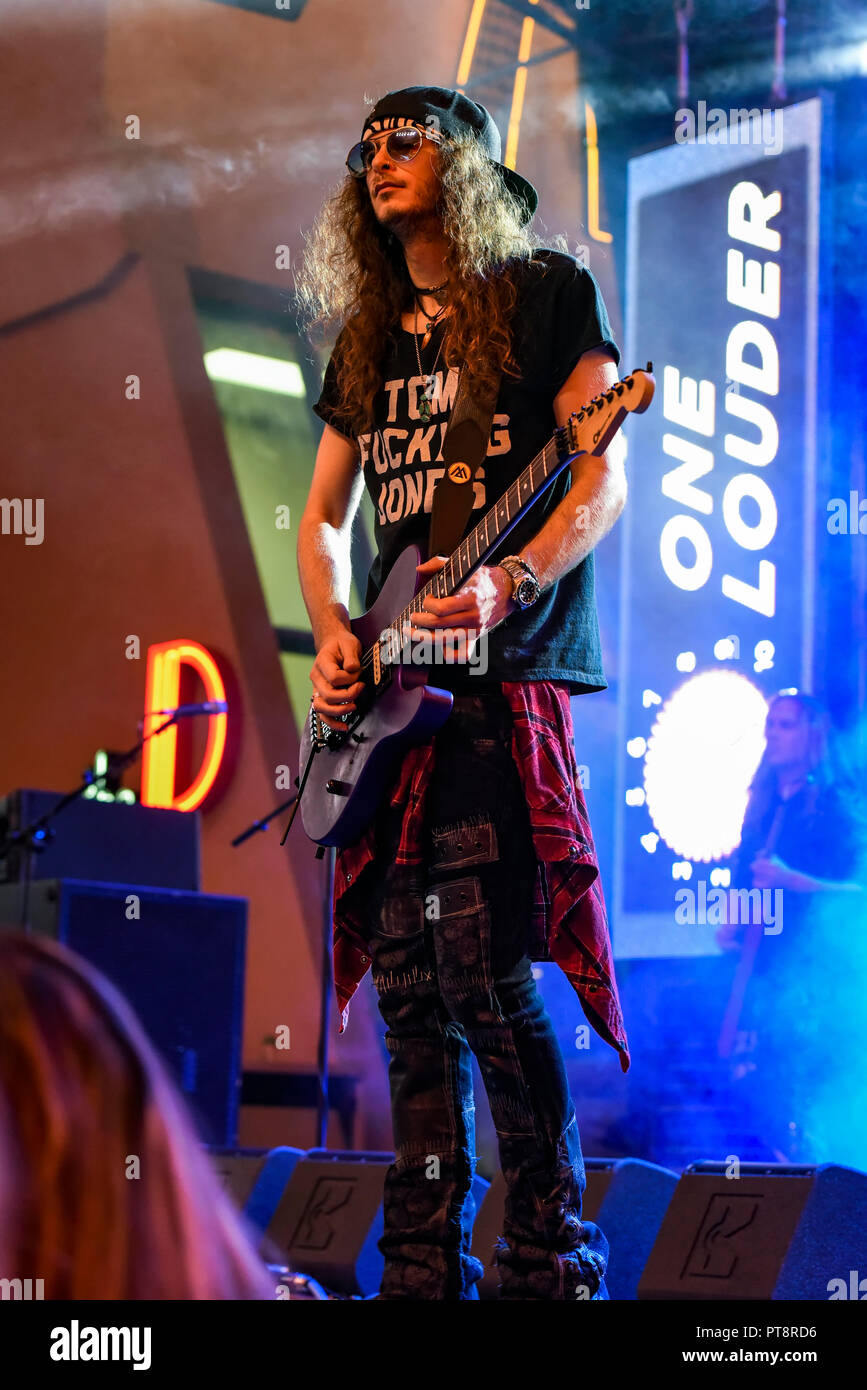 Le 29 septembre 2018, Las Vegas, Nevada, le groupe Ratt joue un concert gratuit au centre-ville de Las Vegas Fremont Street Experience. Banque D'Images