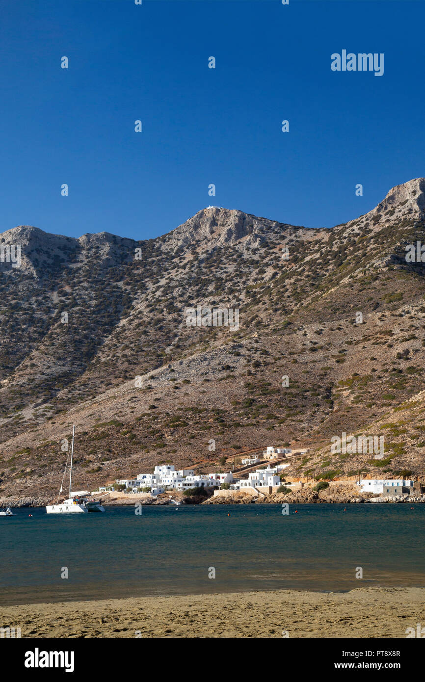 Les Grecs orthodoxes de Ag. Syméon et Profitis Ilias sur leurs sommets au-dessus du village de Kamares sur l'île grecque de Sifnos dans les Cyclades Banque D'Images