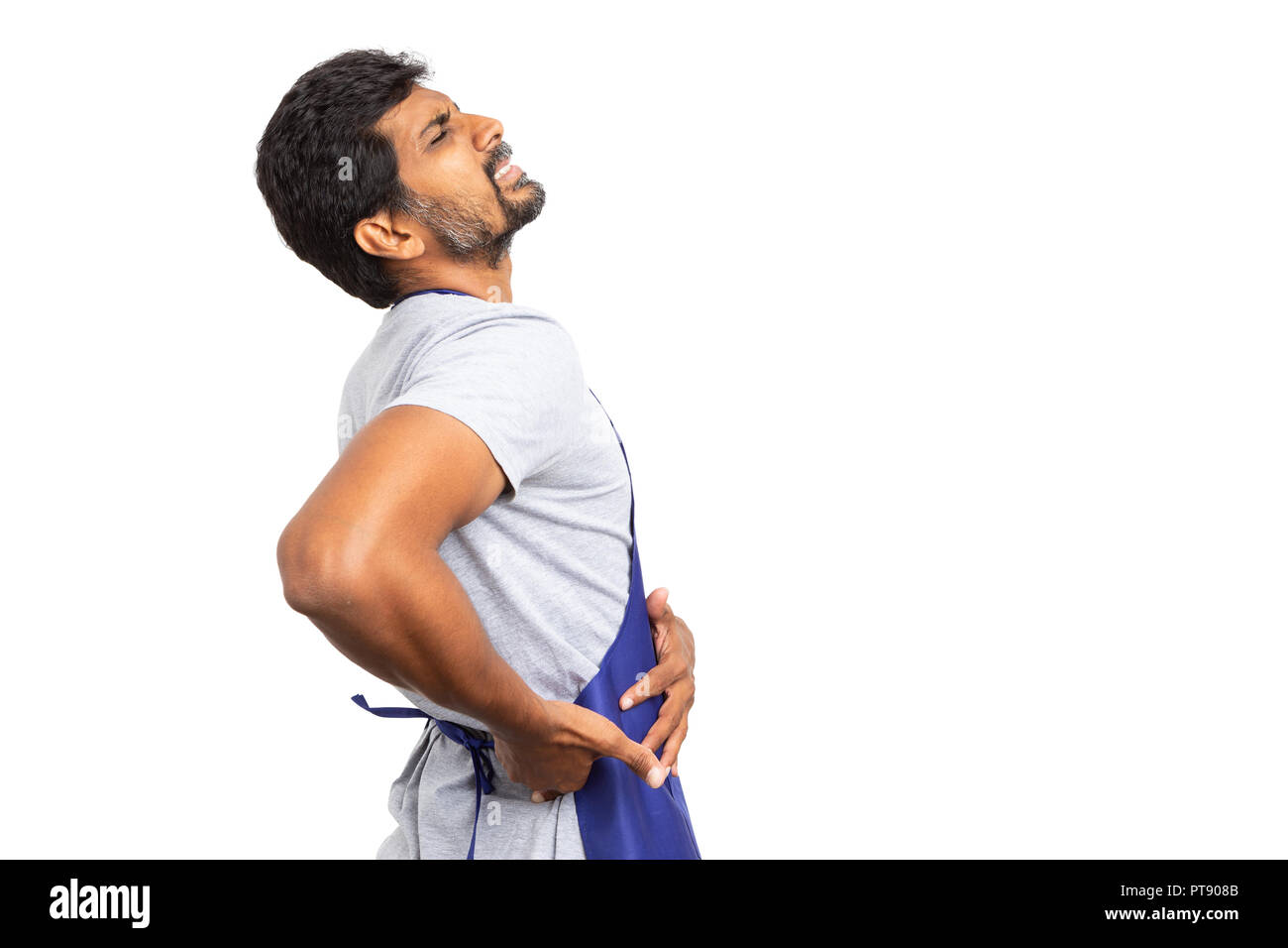 Vue côté isolé sur fond blanc de supermarché ou hypermarché employé touche latérale bas du dos douloureux Banque D'Images