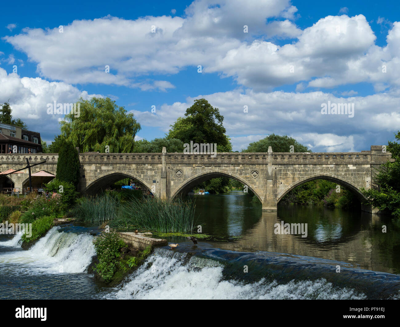 Batheaston pont à péage traversant la rivière Avon à Bathampton, Bath, Somerset, England, UK Banque D'Images