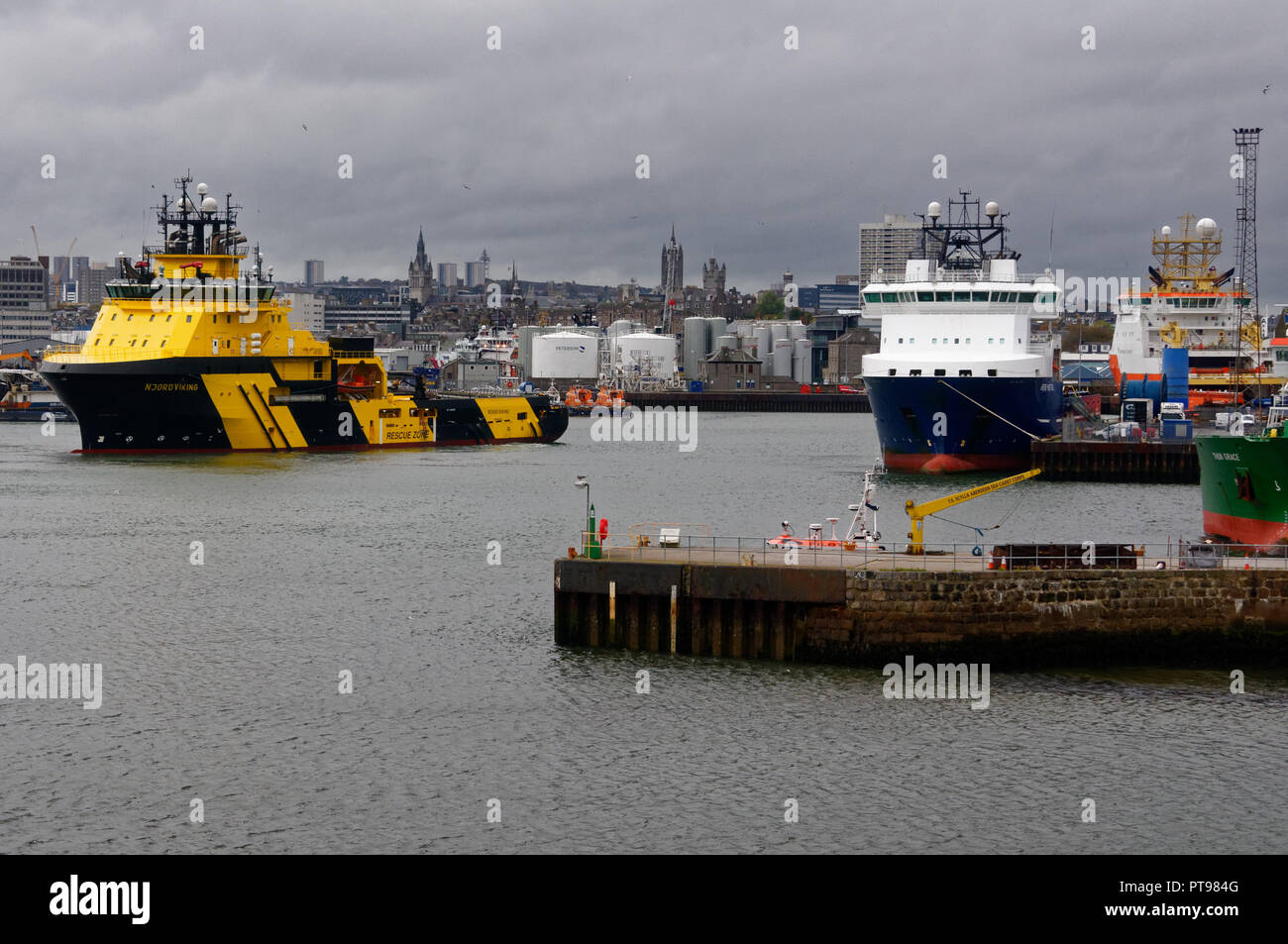 Le Viking Njord Glace haute-ahts classé navire capable d'opérations en milieu difficile vu offshore à Aberdeen Harbour Banque D'Images