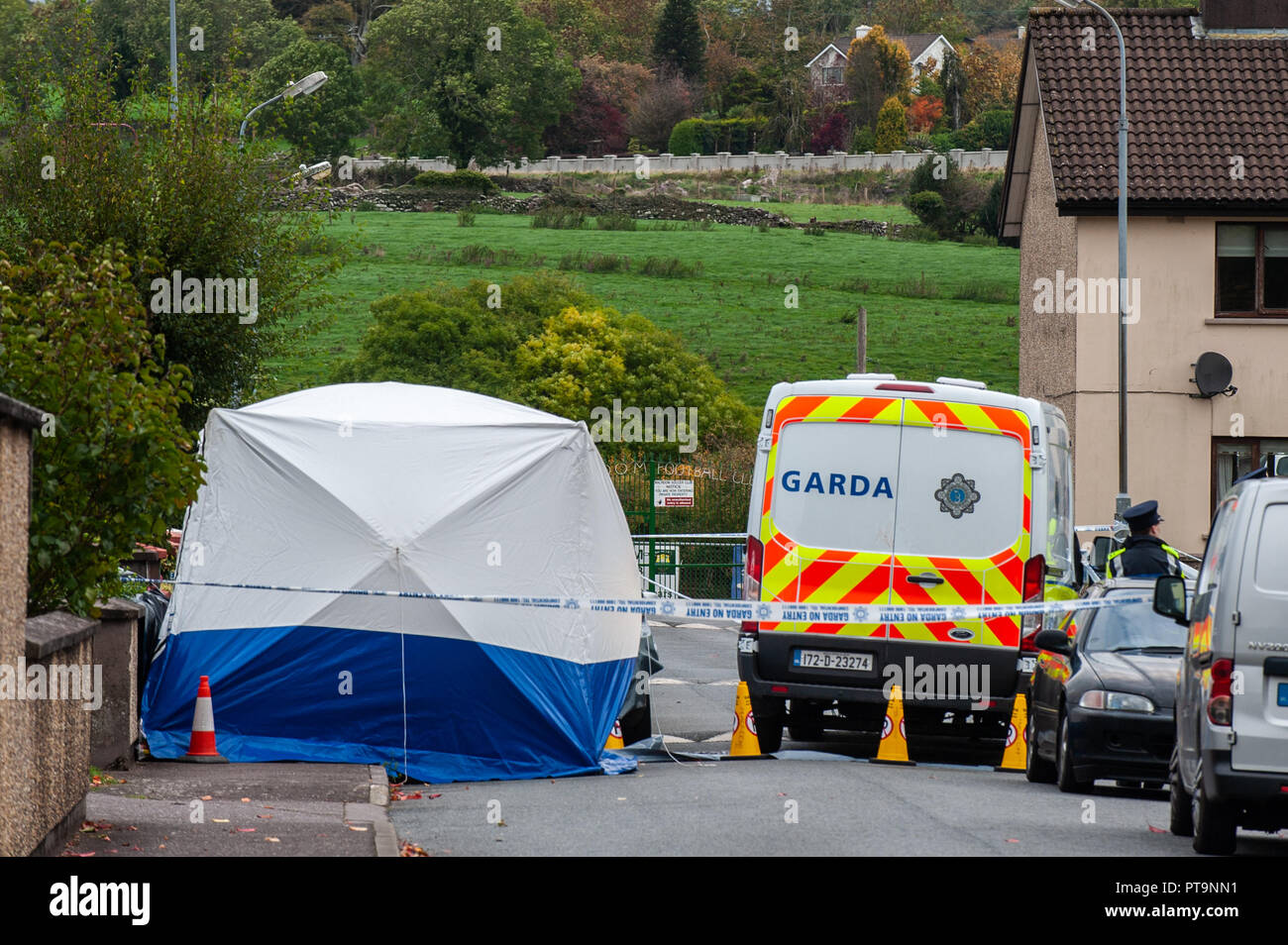 Macroom, West Cork, Irlande. 8 octobre 2018. Une tente de Garda couvre le corps d'un homme assassiné de 44 ans. L'homme, de Clonakilty, a été déclaré mort peu après 2h ce matin. Le pathologiste d'État doit être présent sur les lieux à 16h aujourd'hui. Crédit : AG News/Alay Live News. Banque D'Images
