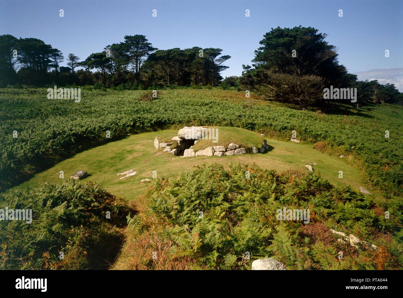 Innisidgen chambre funéraire, St Mary, Îles Scilly, Cornwall, en 2010. Créateur : Angleterre historique photographe personnel. Banque D'Images