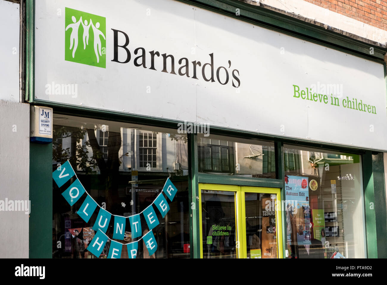 Barnardo magasin de charité, Nottingham, England, UK Banque D'Images