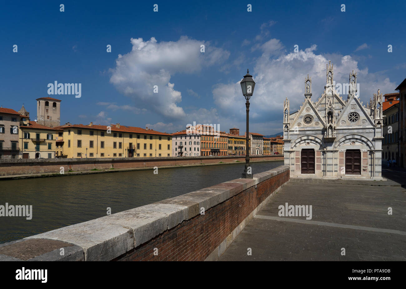 Église de Santa Maria della Spina à côté de la rivière sont à Pise, Toscane,Italie,Europe Banque D'Images