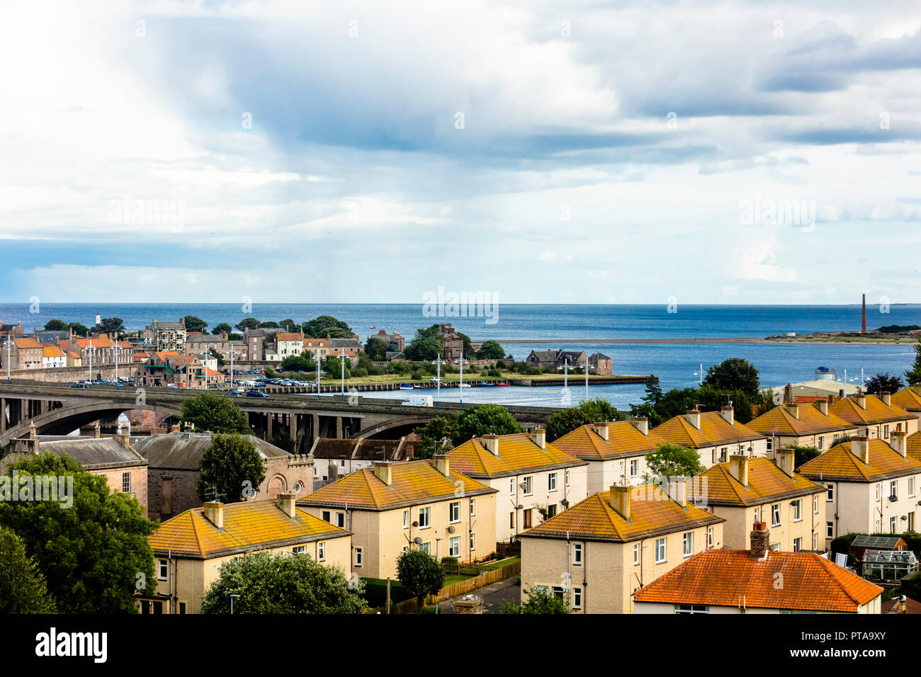Berwick-upon-Tweed, UK - 25 août 2018 : urban cityscape de Berwick centre-ville d''architecture et Royal Tweed Bridge River Tweed Banque D'Images