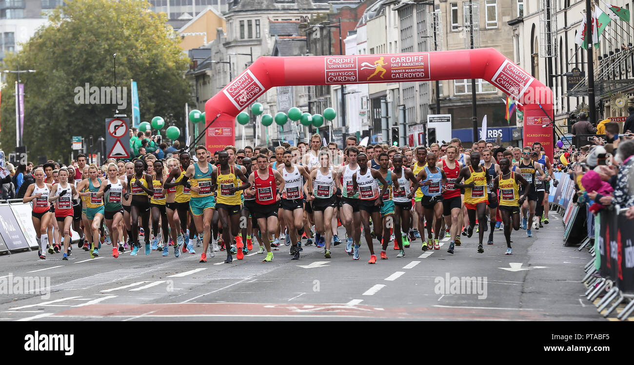 Pays de Galles Cardiff : 7 octobre. Les coureurs d'élite homme et femme à partir de 2018 le demi-marathon de Cardiff. Image Crédit Huw Fairclough/Alamy Live News Banque D'Images