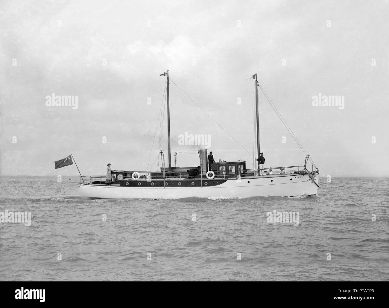 23 la tonne à moteur 'Kiwi' en cours, 1914. Créateur : Kirk & Sons de Cowes. Banque D'Images