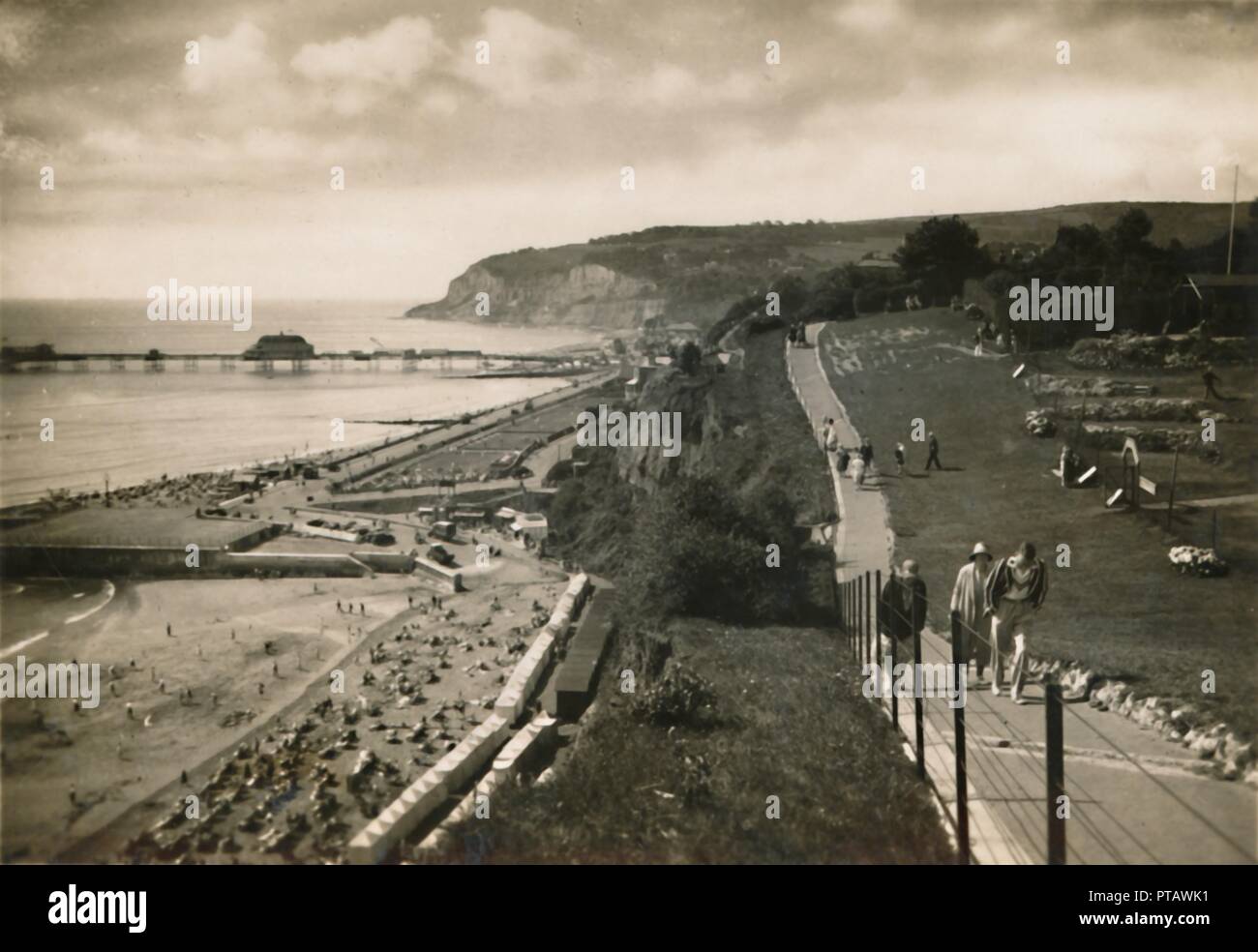 'Petite Hope Bay et jetée de Shanklin, I.W., à partir de la falaise à pied', c1920. Créateur : Inconnu. Banque D'Images