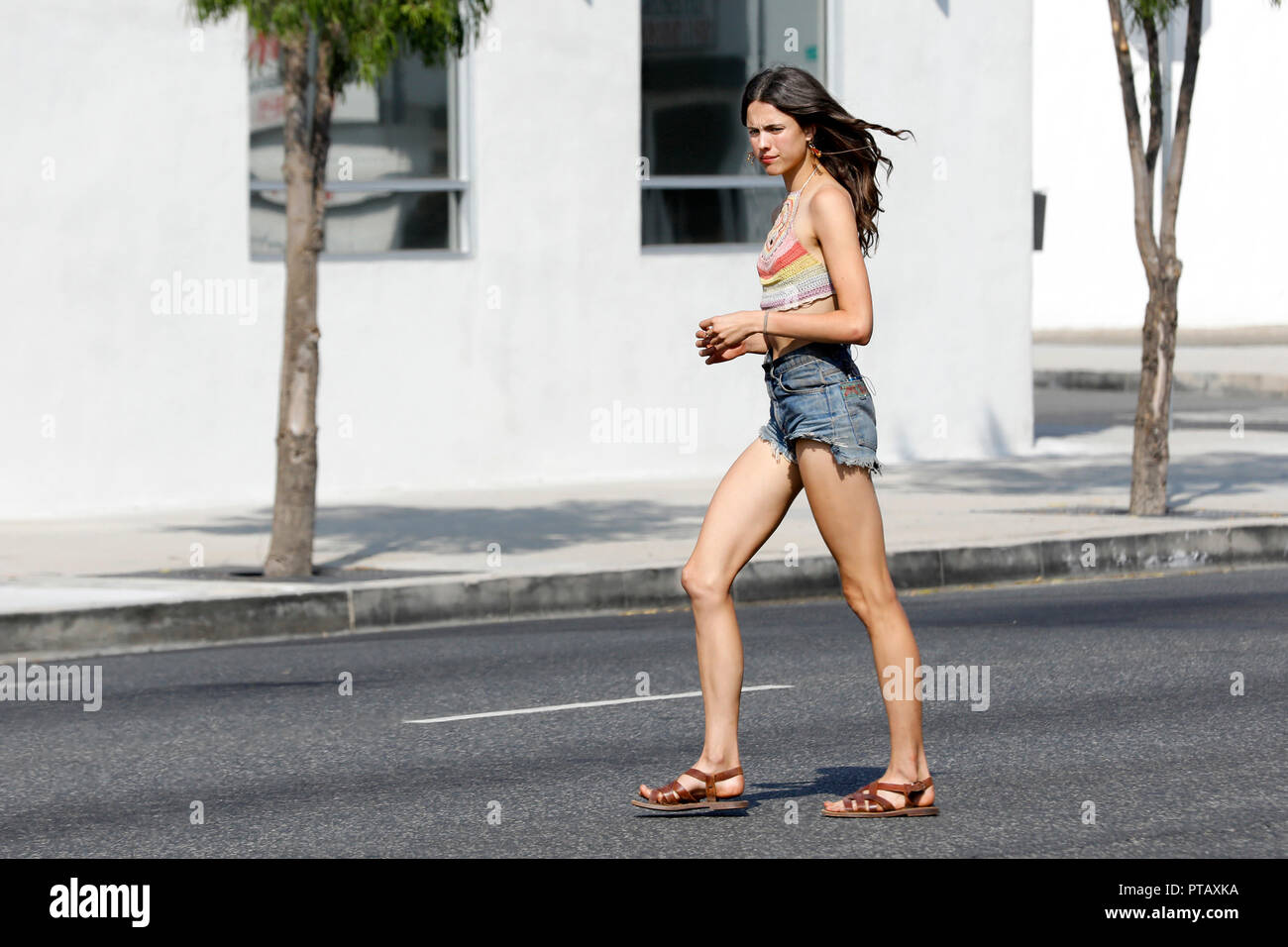 Margaret Qualley est vu l'ensemble de 'Il était une fois à Hollywood" sur le Boulevard Burbank, le 6 octobre 2018 à Burbank, Californie. Banque D'Images