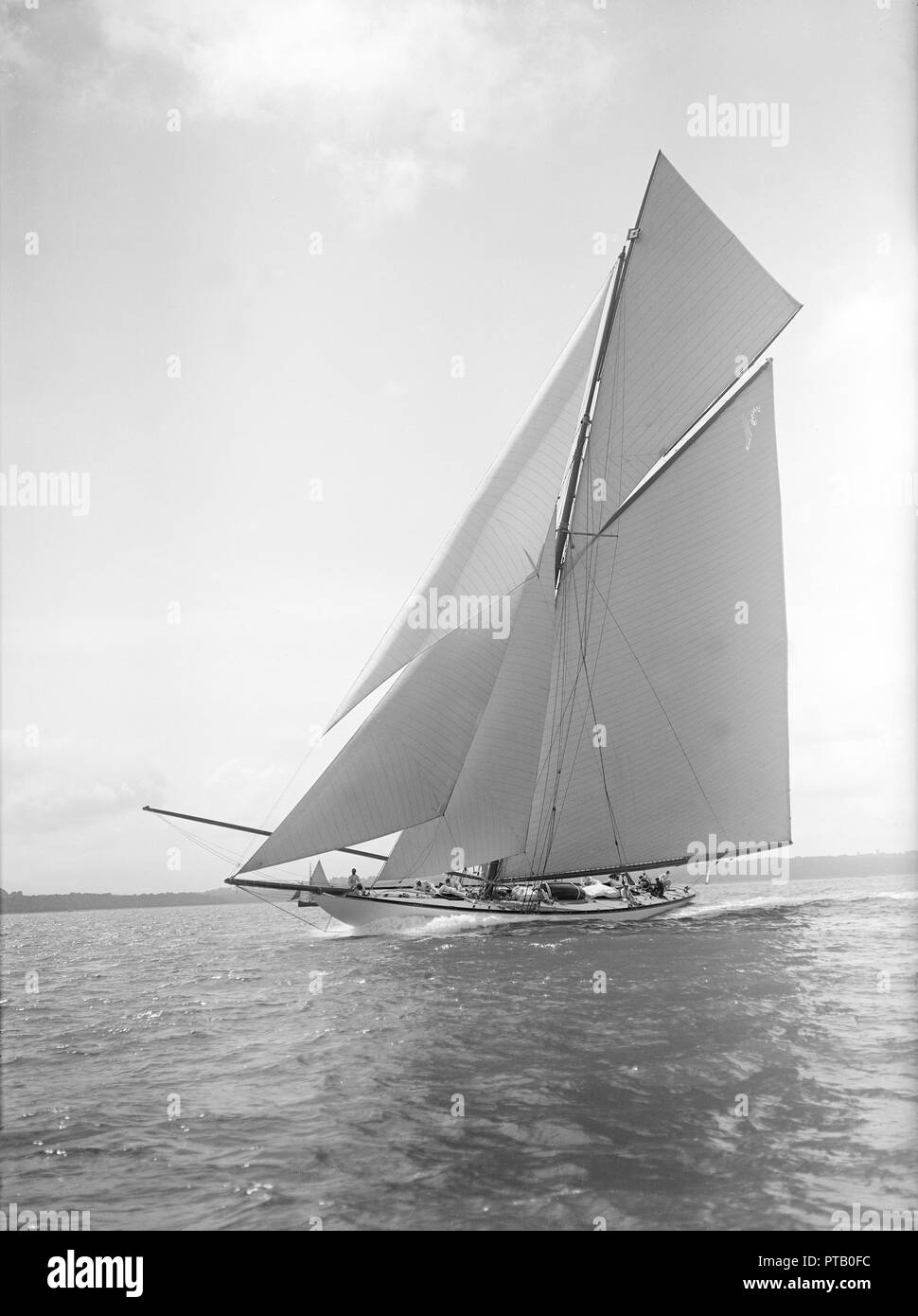 La classe 19 mètres 'Mariquita' la voile au près, 1911. Créateur : Kirk & Sons de Cowes. Banque D'Images