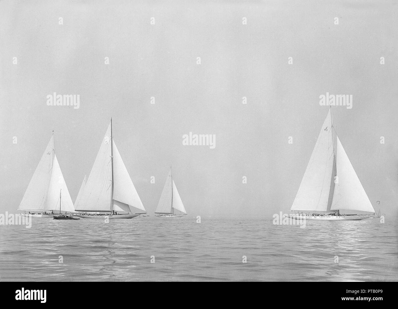 Yachts 'yankee', 'ASTRA' et 'Rainbow', 1935. Créateur : Kirk & Sons de Cowes. Banque D'Images