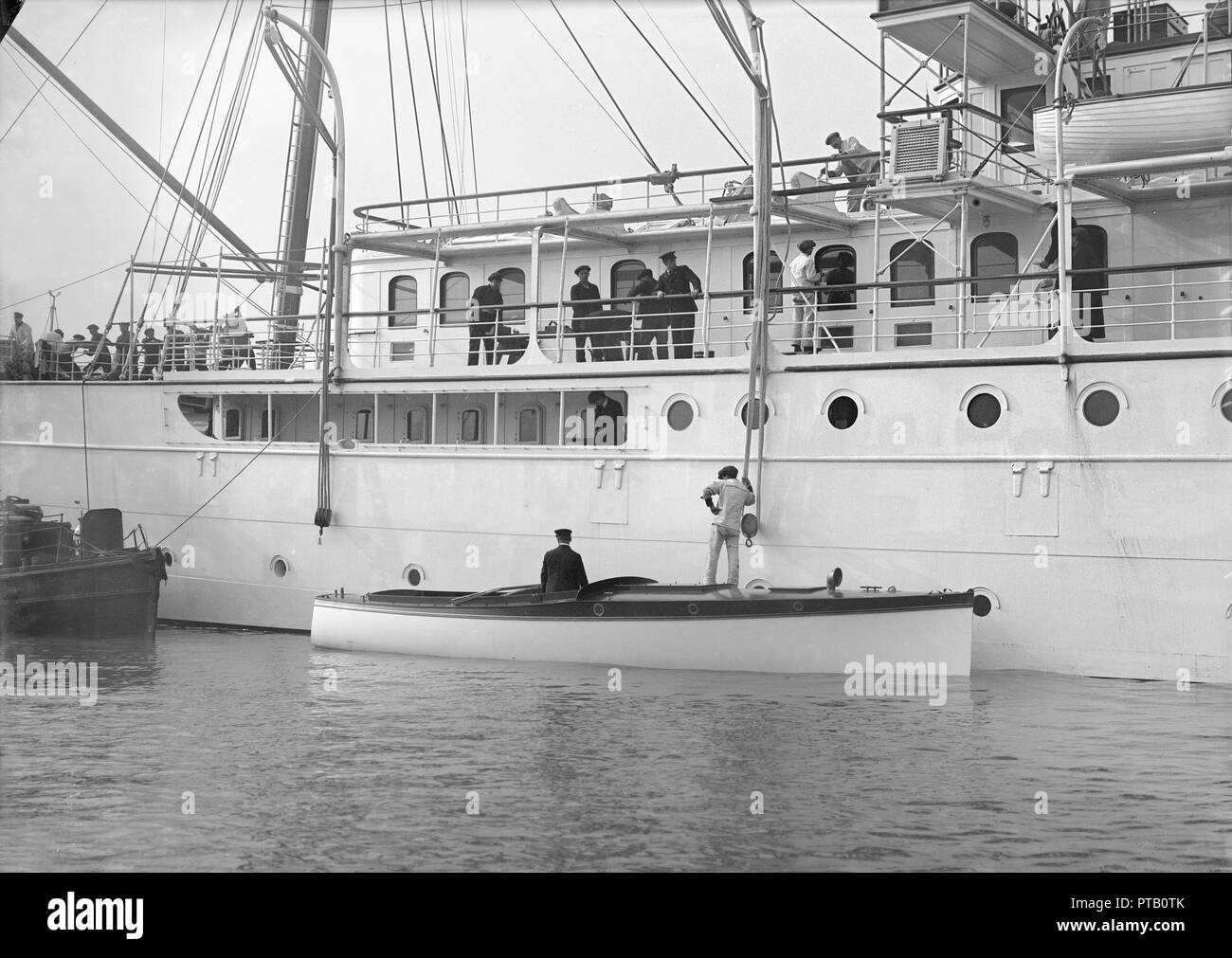 Liberty's motor lancer aux côtés de 'Liberty', 1914. Créateur : Kirk & Sons de Cowes. Banque D'Images