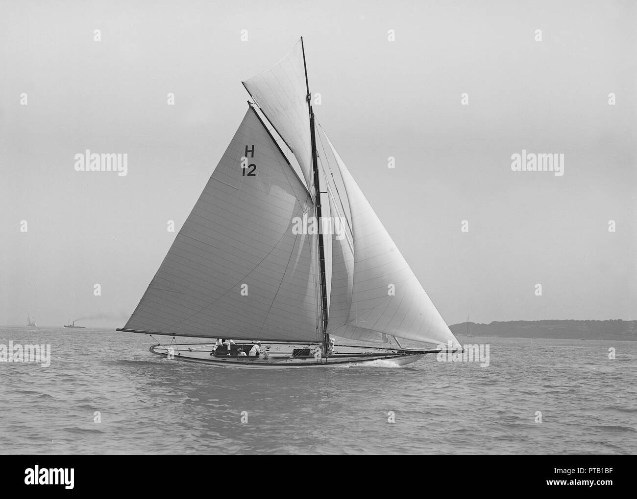 'L'échappé' la voile au près, juillet 1912. Créateur : Kirk & Sons de Cowes. Banque D'Images