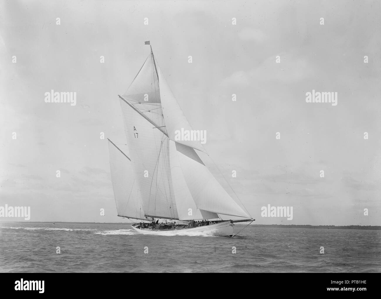 Les 118 pieds de bateau de course 'Cariad' à réaliser de grands progrès, 1933. Créateur : Kirk & Sons de Cowes. Banque D'Images