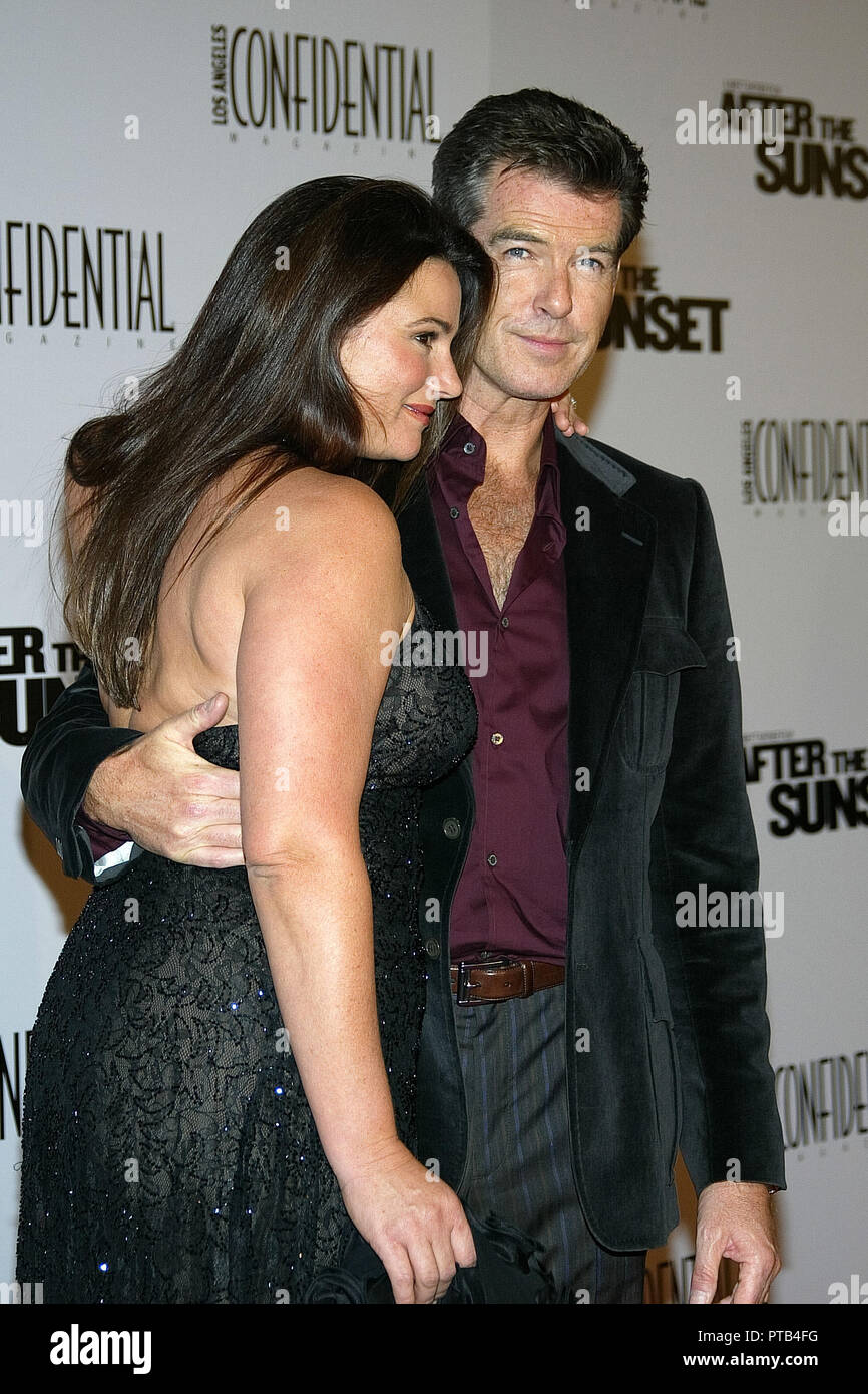 Pierce Brosnan, Keely Shaye Smith 11/04/2004 APRÈS LE COUCHER DU SOLEIL @ Grauman's Chinese Theater, du Hollywood Photo de Rena Durham/HNW / PictureLux 33680 Numéro de référence de dossier 590HNW Banque D'Images