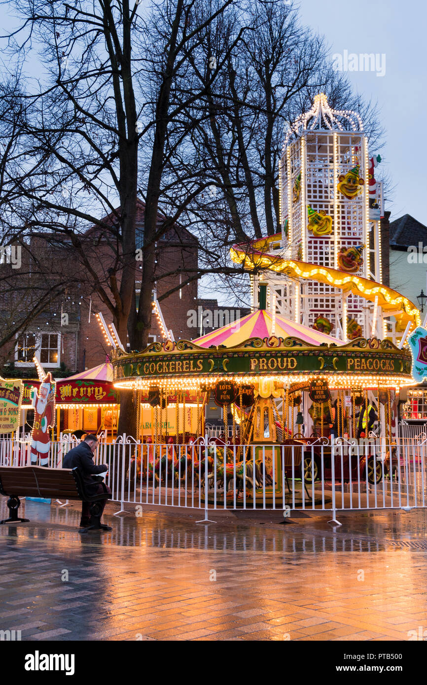 York, UK - 12 Dec 2016:Cockerels Merry-Go-Round au crépuscule le 12 décembre à New York, Stonegate Banque D'Images