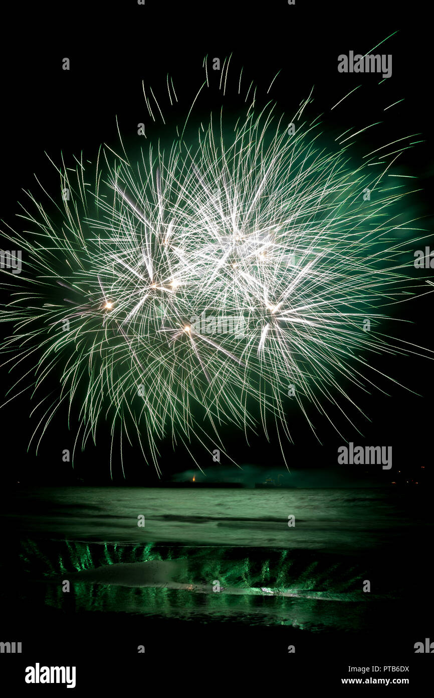L'été de l'événement annuel d'artifice à la plage de Scheveningen à La Haye le 17 août, La Haye, Pays-Bas, Europe, Fireworks par pays Japon Banque D'Images