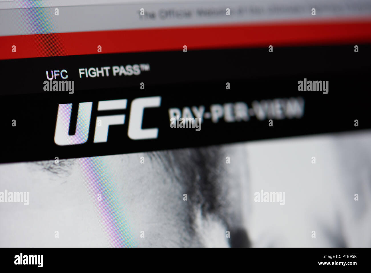 New York, USA - Octobre 8, 2018 UFC : paiement à la page d'accueil sur l'écran du portable Vue rapprochée Banque D'Images