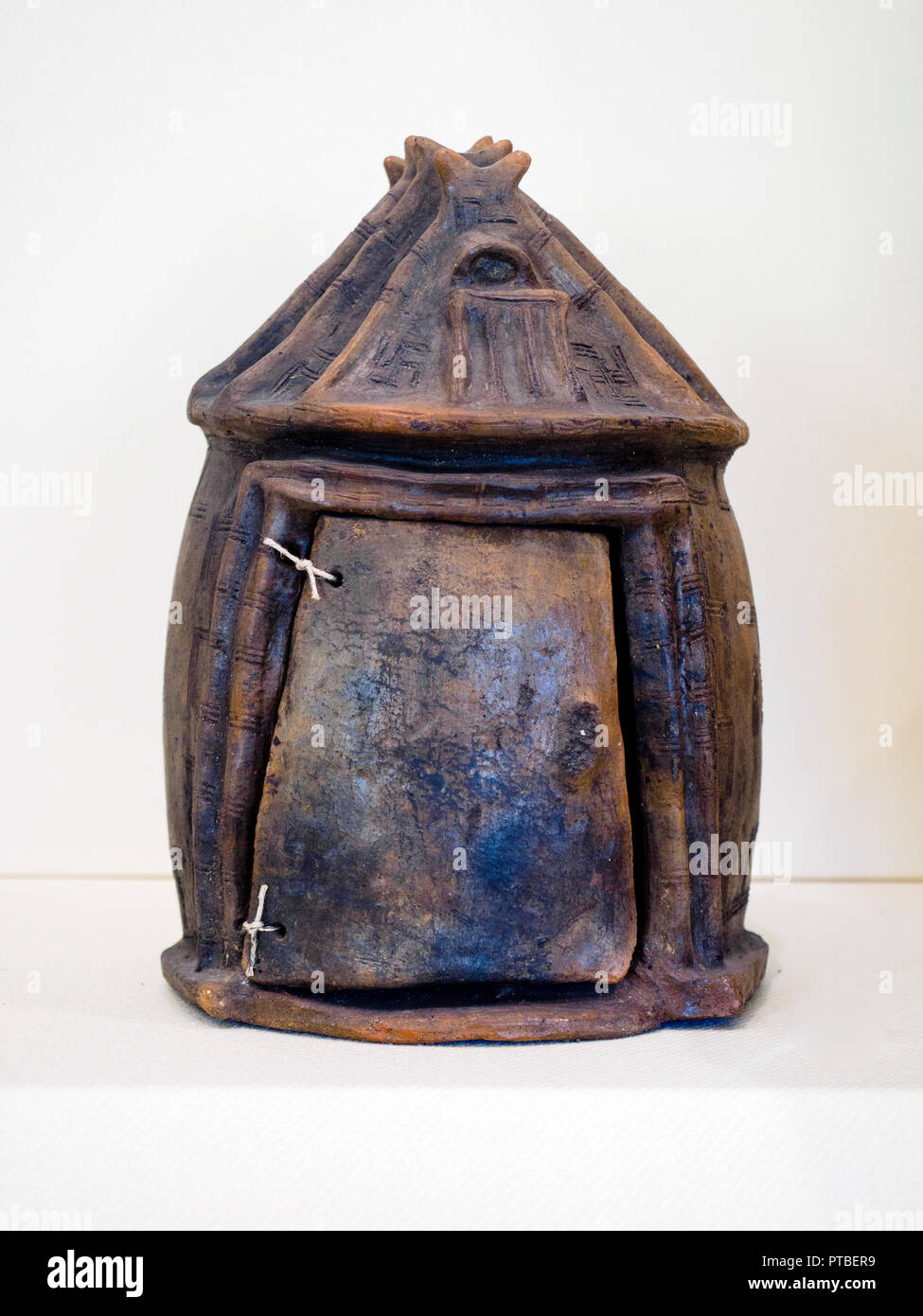 Hut urn - Musée National Romain - les bains de Dioclétien - Rome, Italie Banque D'Images