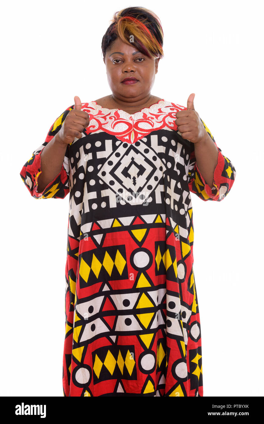 Studio shot of fat black African woman standing tout en donnant mon Banque D'Images