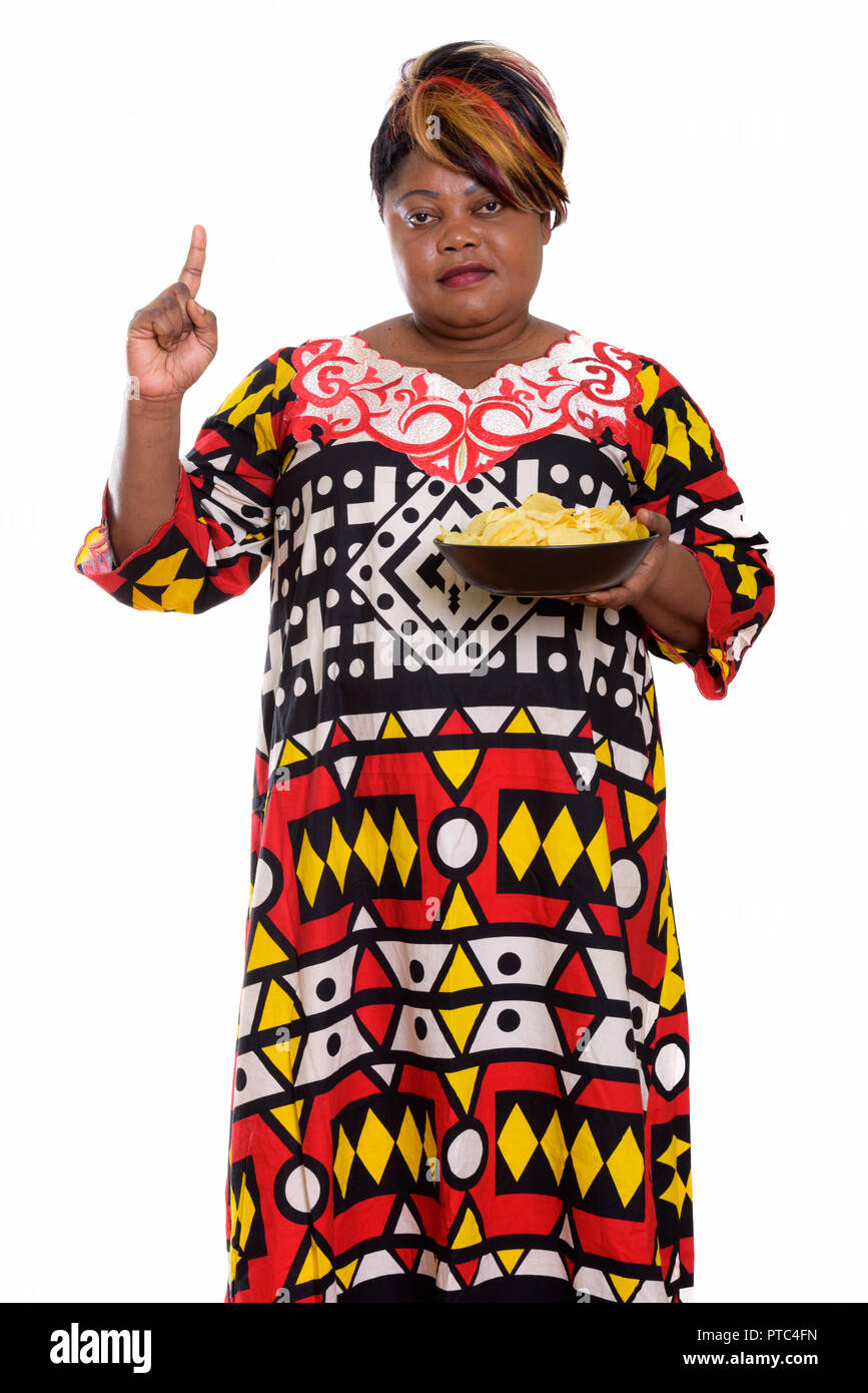 Portrait de femme africaine noire gras tout en maintenant l'article bo Banque D'Images
