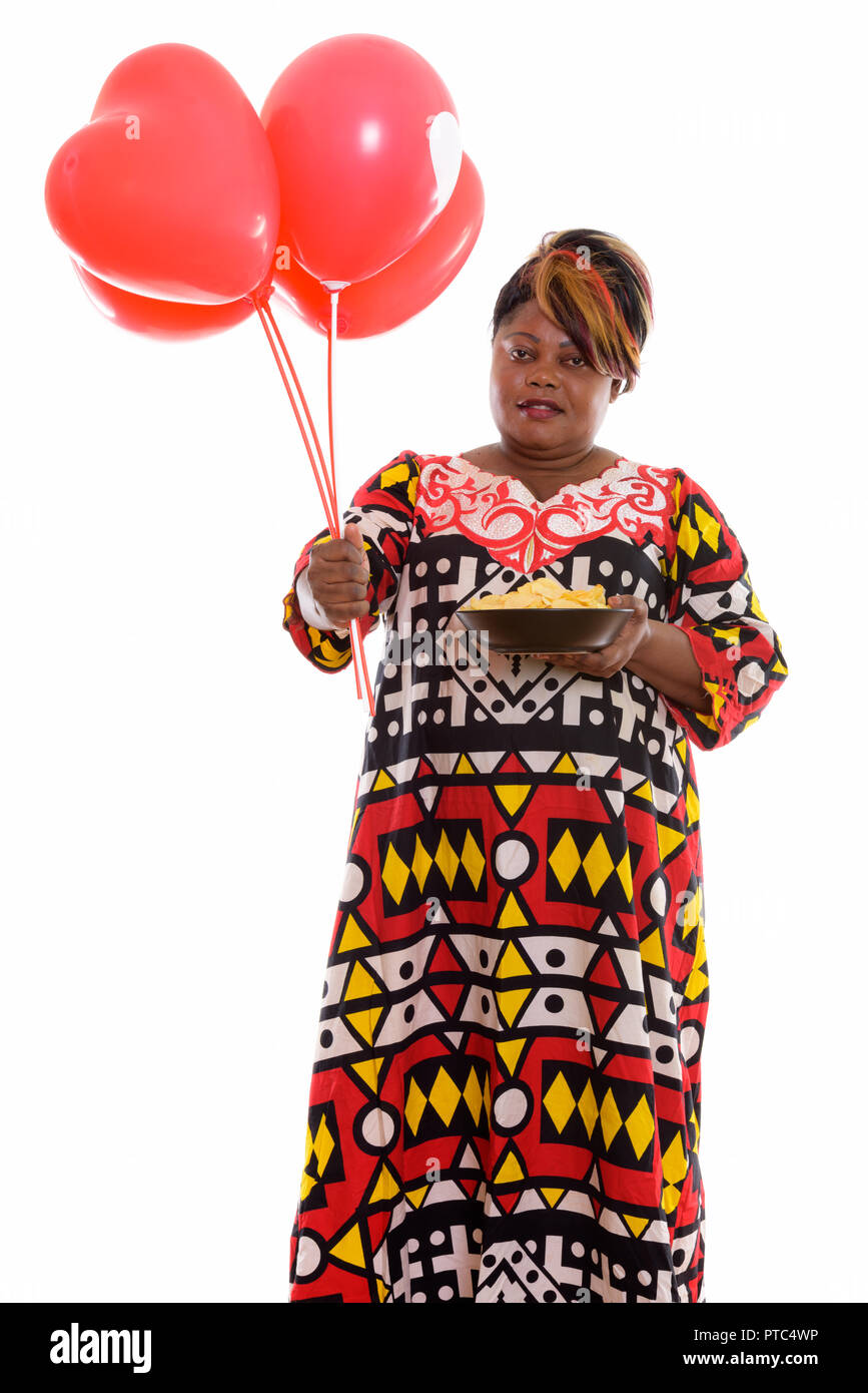 Portrait de femme africaine noire gras tout en maintenant l'article bo Banque D'Images