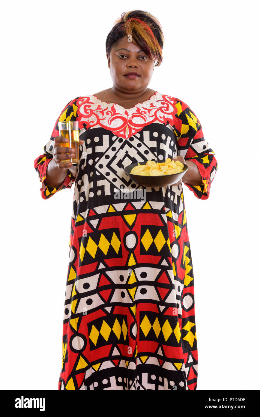 Portrait de femme africaine noire gras tout en maintenant l'article gl Banque D'Images