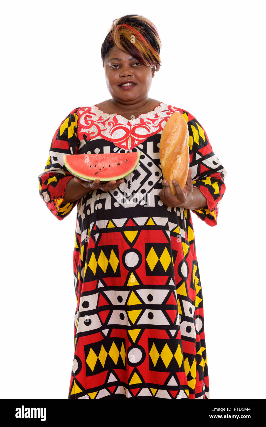 Heureux réfléchis noir gras African woman kissing wh Banque D'Images