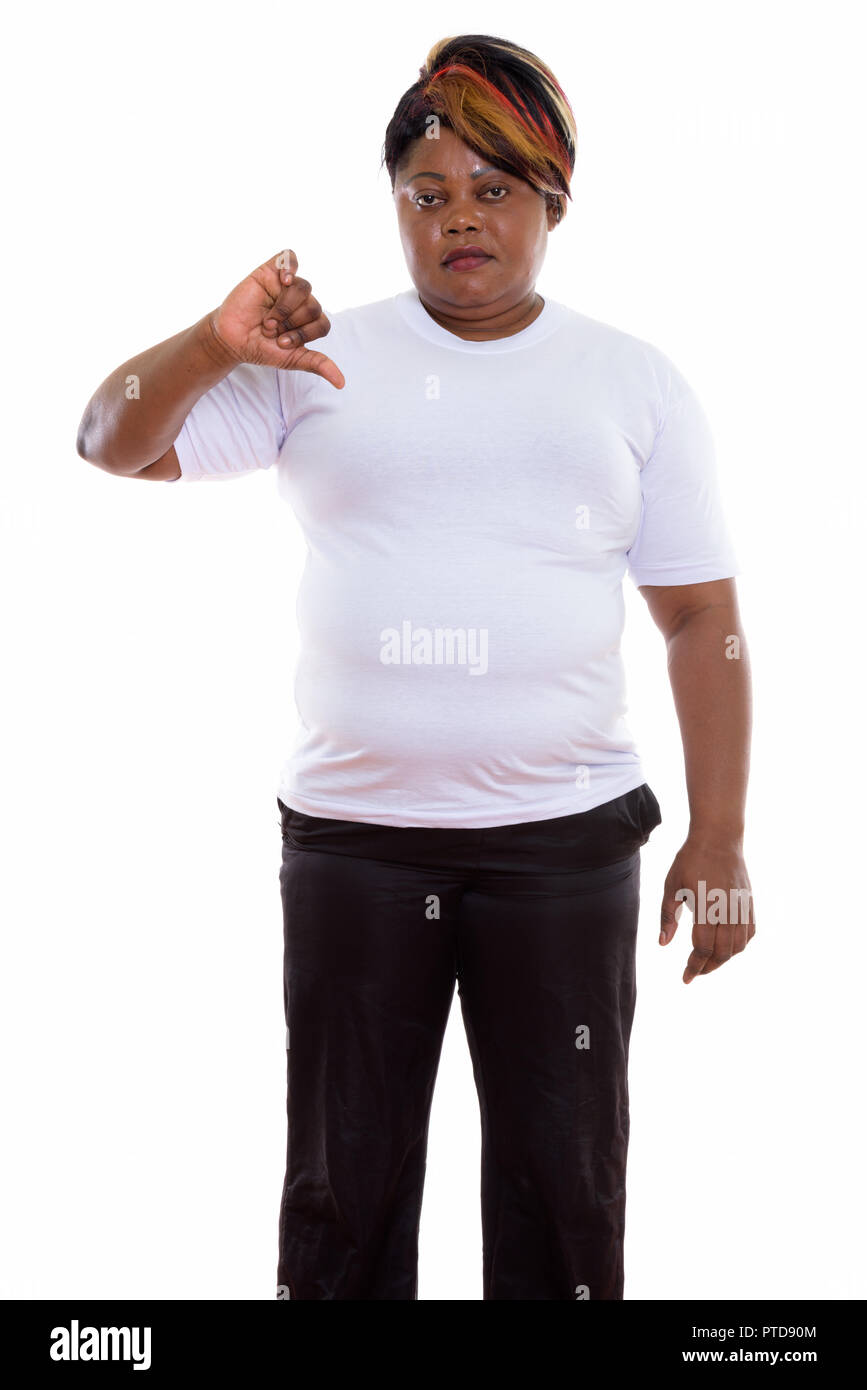 Studio shot of fat black African woman standing tout en donnant mon Banque D'Images
