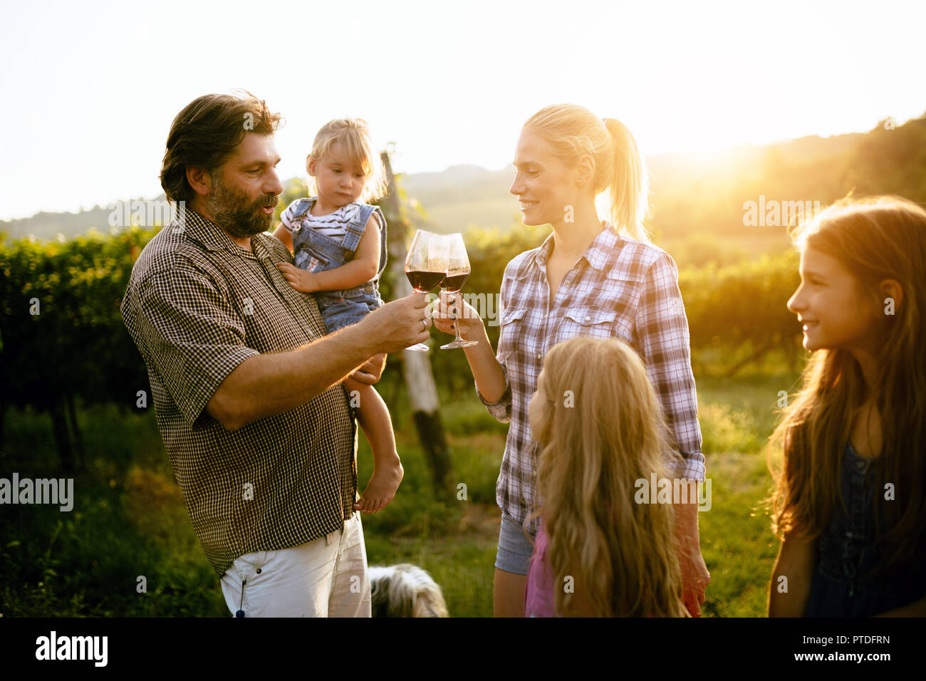 Portrait de gens heureux de passer du temps à vineyard Banque D'Images