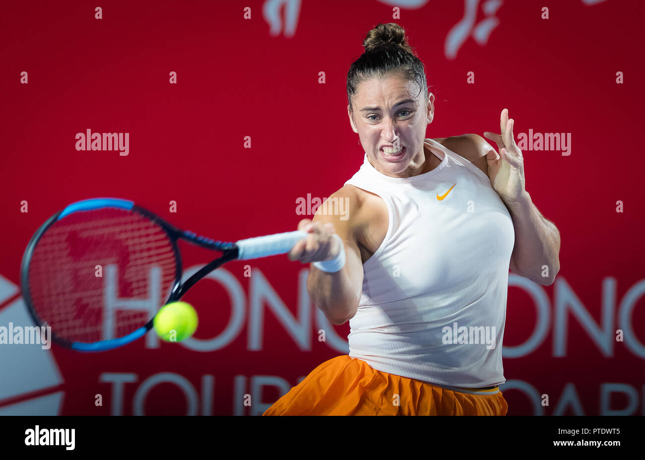 9 octobre 2018 - Sara Sorribes Tormo de l'Espagne en action au cours de sa première série de match à la 2018 Prudential Hong Kong Open de Tennis tournoi international de tennis WTA : Crédit7 AFP/ZUMA/Alamy Fil Live News Banque D'Images