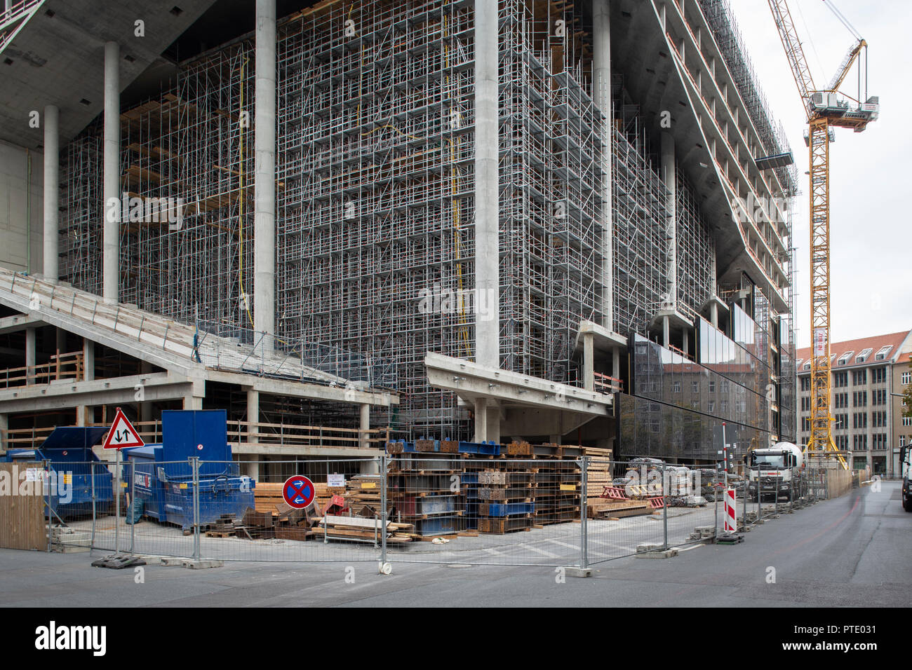 09 octobre 2018, Berlin : le site de construction de la nouvelle maison d'édition Axel Springer. Le nouveau bâtiment a été conçu par l'architecte Rem Koolhaas. Photo : Wolfram Kastl/dpa Banque D'Images