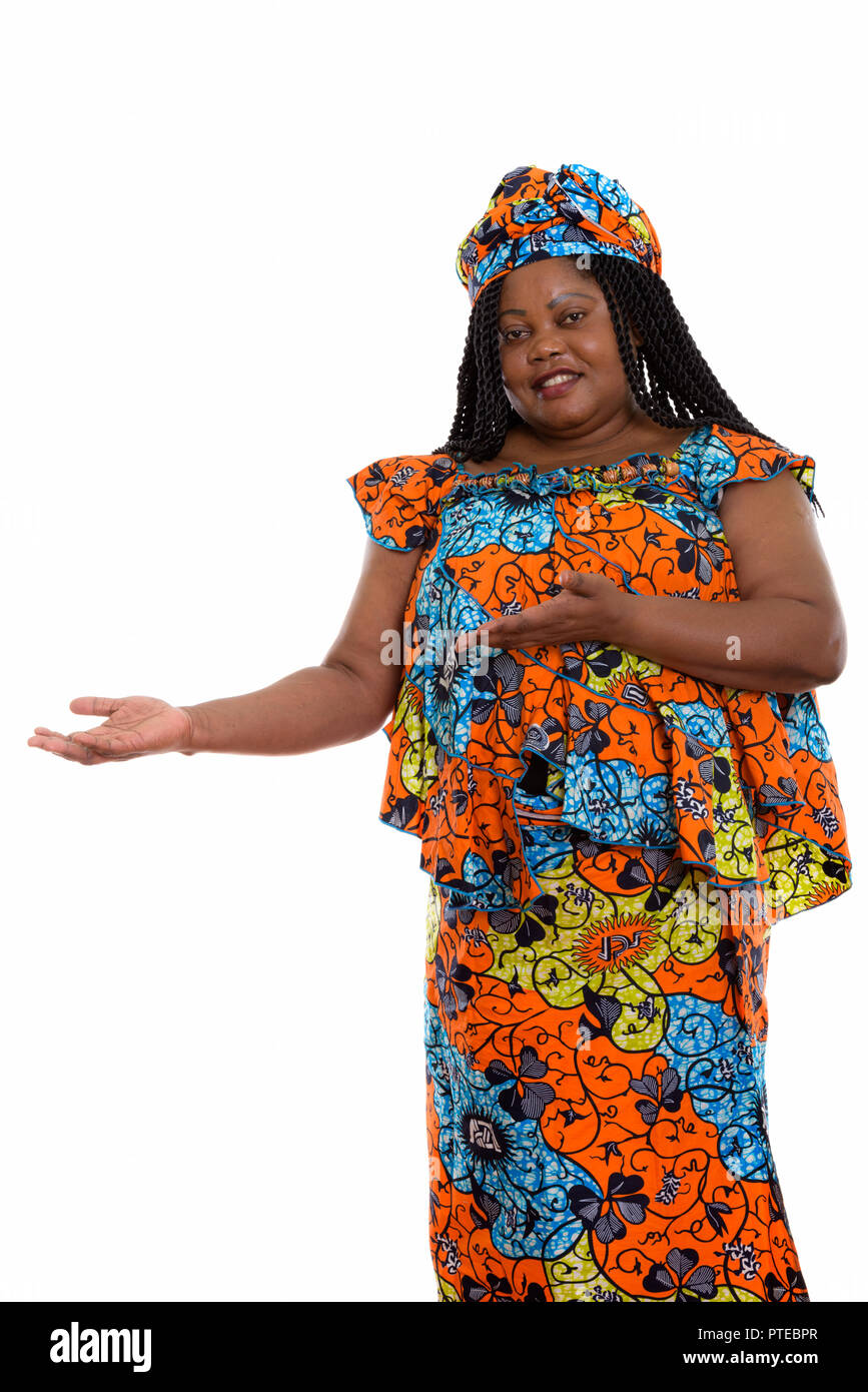 Studio shot of happy fat black African woman smiling et standin Banque D'Images