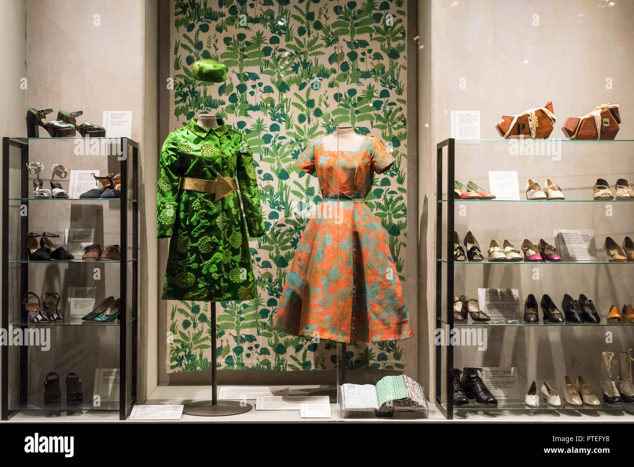Copenhague. Le Danemark. Musée danois d'art et de design de l'exposition, montrant le danois design de mode. Banque D'Images