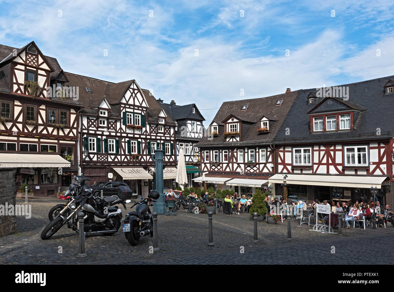 Maisons à colombages historique sur la place du marché dans la vieille ville de Braunfels, Hessen, Allemagne. Banque D'Images
