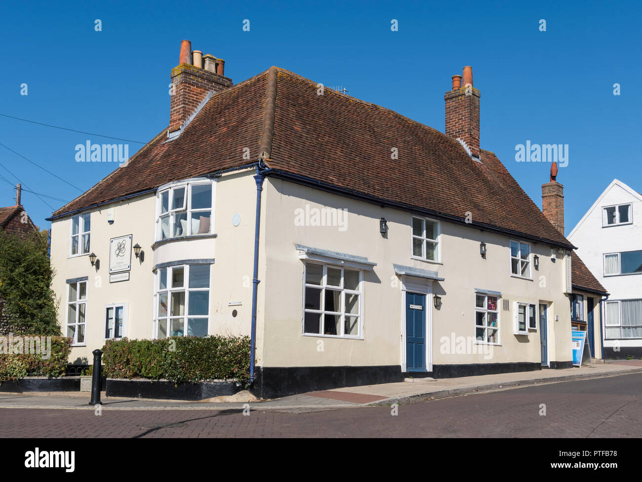 Sur le quai 36 restaurant dans immeuble du 17ème siècle dans la région de Barnsley, Hampshire, England, UK. Banque D'Images