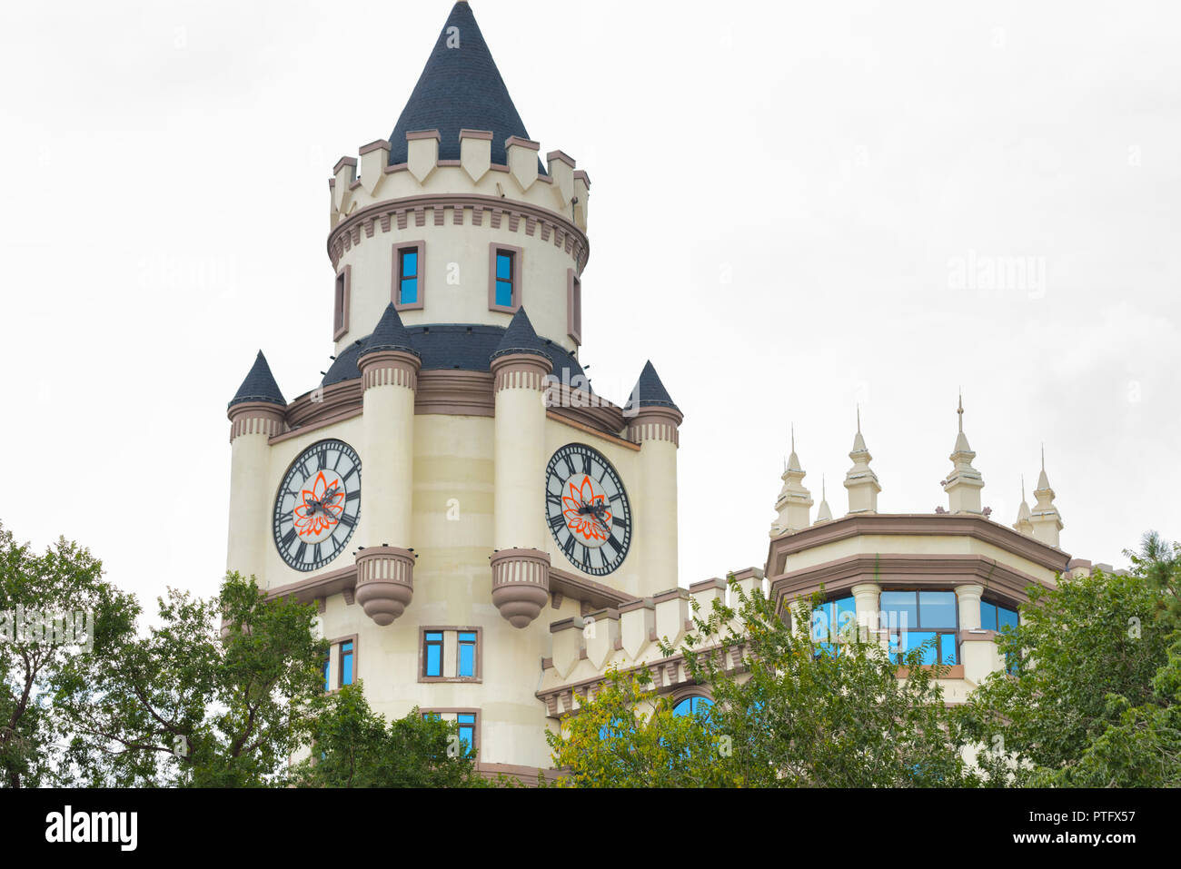 Façade d'un château moderne. Bâtiment blanc à Harbin Banque D'Images