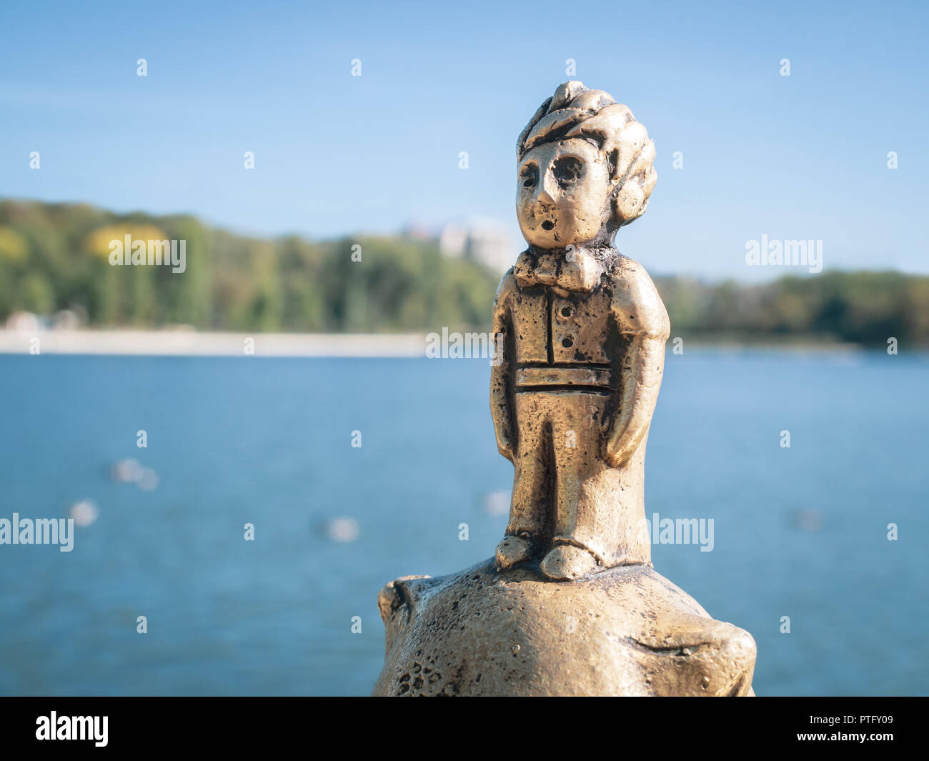 CHISINAU, MOLDOVA-Octobre 2, 2018 : Petit Prince Statuette Igor Uduslivii à Valea Morilor park Banque D'Images