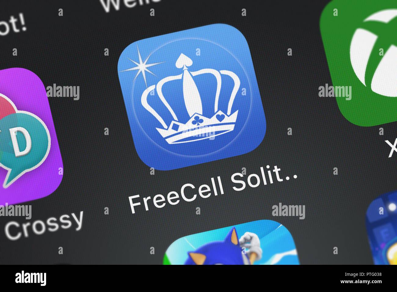 Londres, Royaume-Uni - Octobre 09, 2018 : l'icône de l'application mobile FreeCell Solitaire de ▻ Fabricants Arts sur un iPhone. Banque D'Images