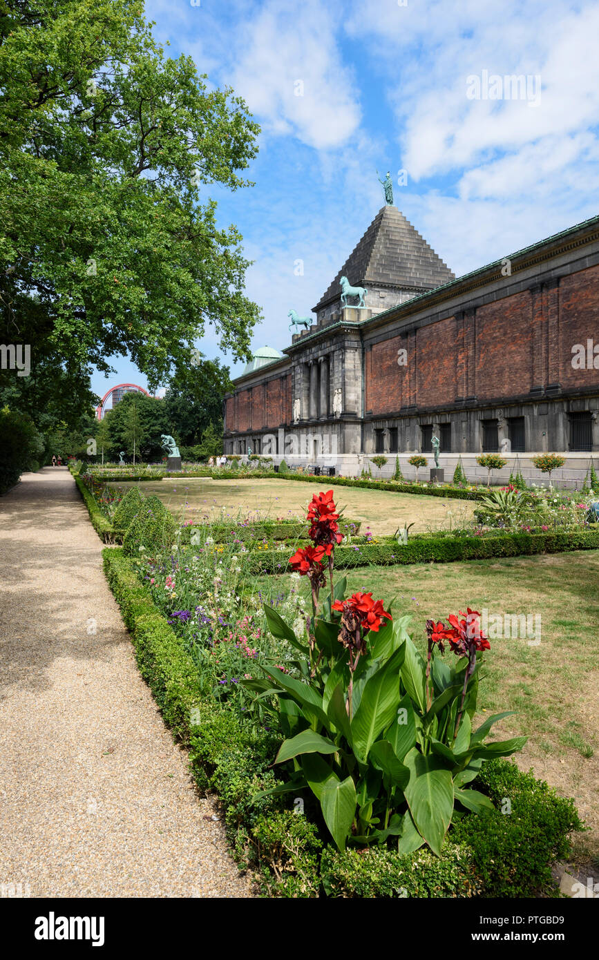 Copenhague. Le Danemark. Le jardin arrière de la Ny Carlsberg Glyptotek Musée. Banque D'Images