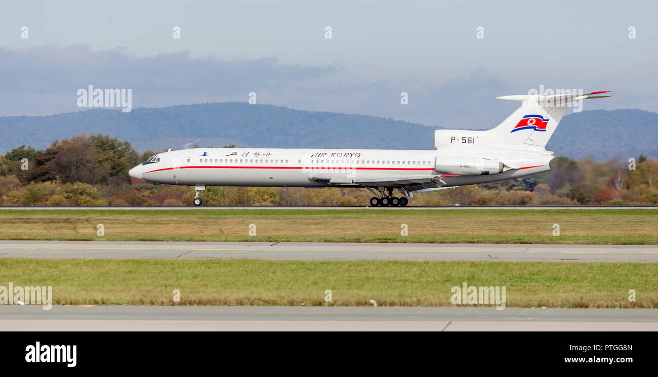 La Russie, Vladivostok, 10/05/2018. Avion de passagers Tupolev Tu-154 d'Air Koryo (Corée du Nord) est l'atterrissage. Aviation et transports. Banque D'Images