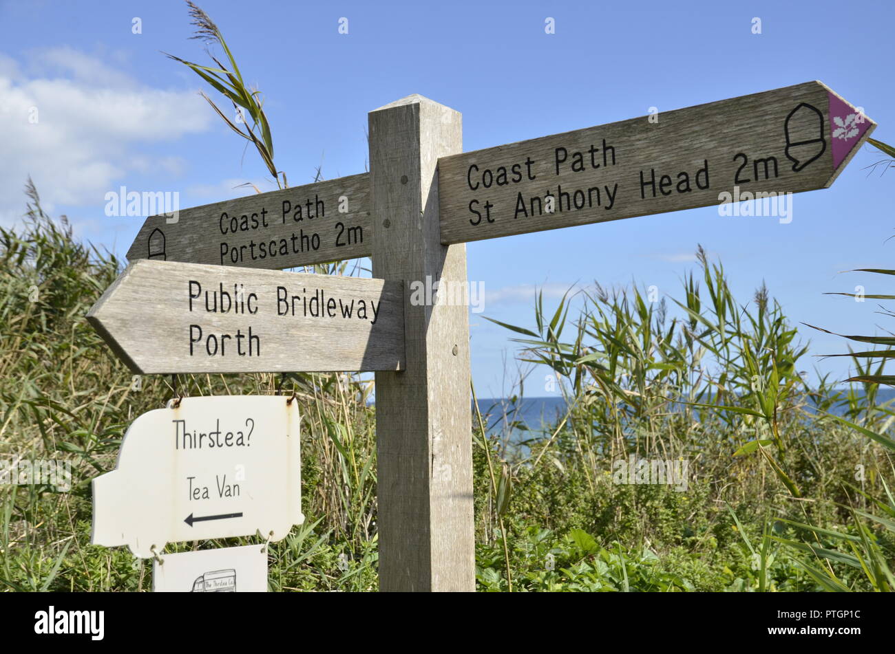 Une enseigne sur le chemin côtier entre Portscatho Cornish et St, Anthony's Head Banque D'Images