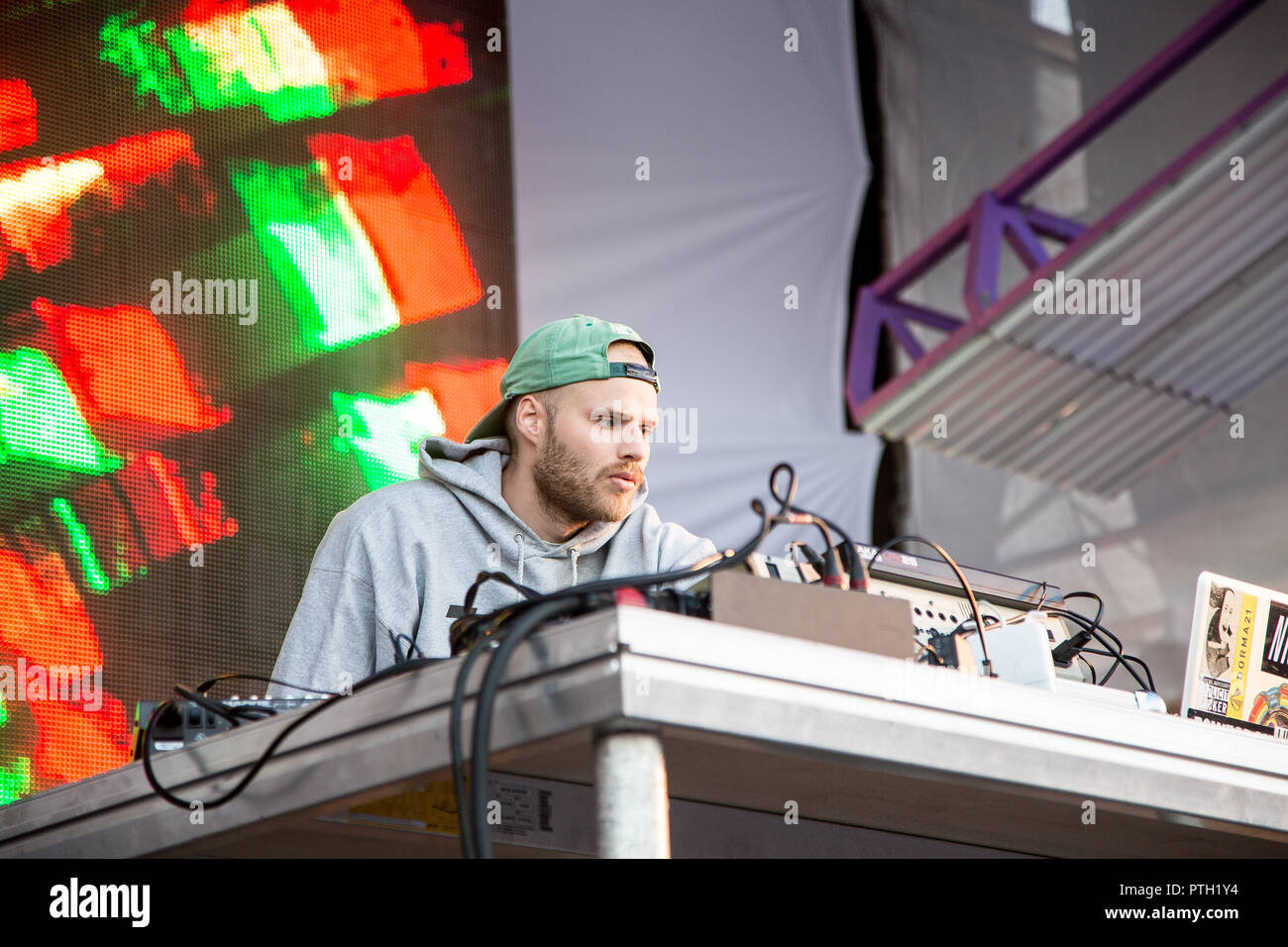 Le Danemark, Roskilde - le 26 juin 2016. La musique La musique électronique danois producteur, DJ et remixer Kasper Marott effectue un concert live au festival de musique danois Roskilde Festival 2016. (Photo crédit : Gonzales Photo - Kasper Maansson). Banque D'Images