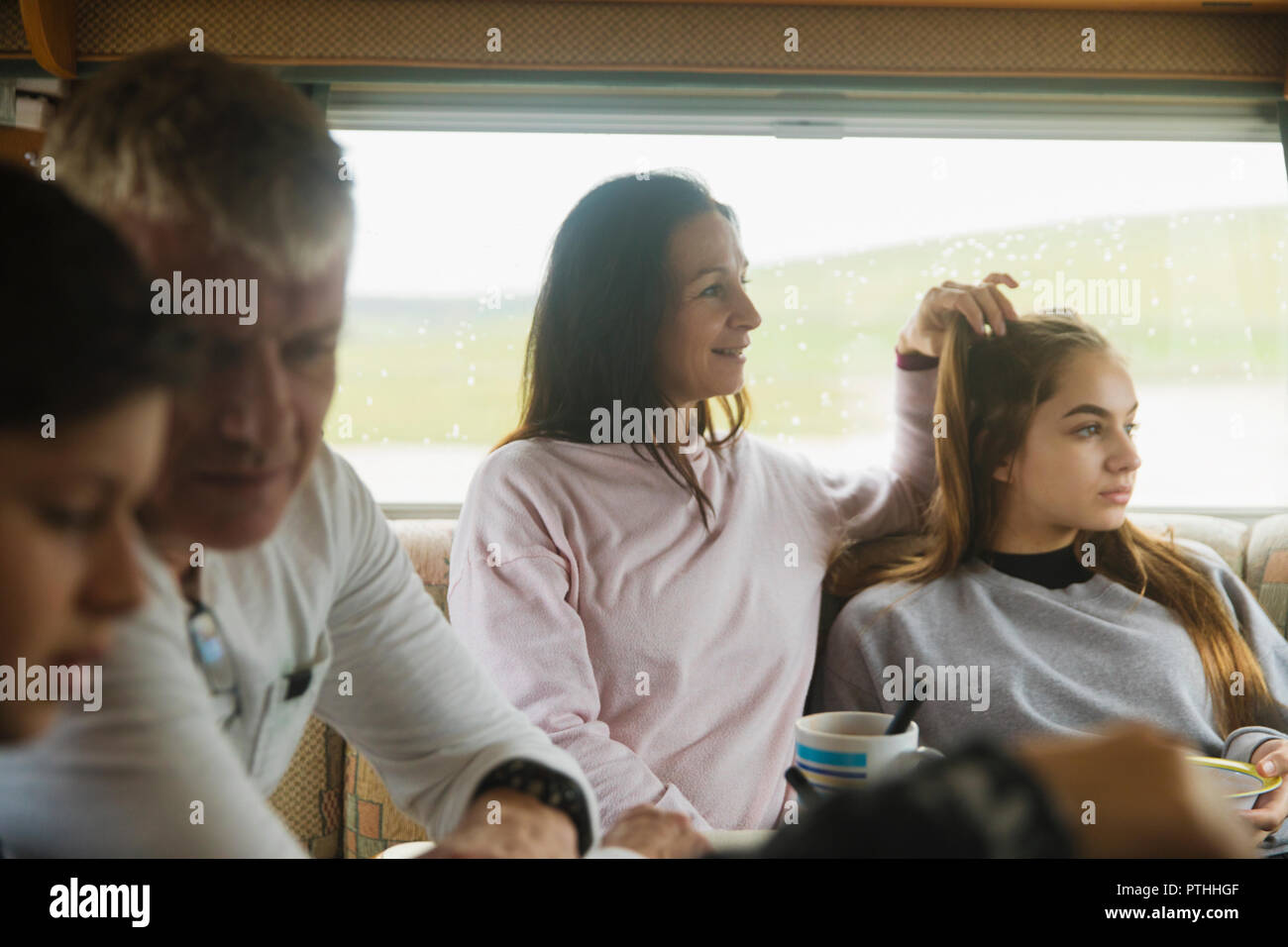 Family relaxing in motor home Banque D'Images