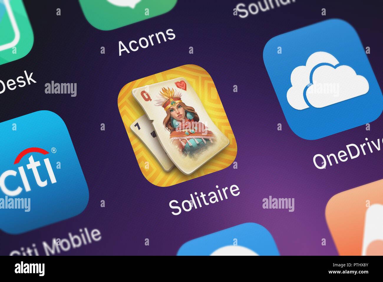 Londres, Royaume-Uni - Octobre 09, 2018 : Close-up shot Jeu de solitaire d'Insight app populaires : Trésor de temps. Banque D'Images